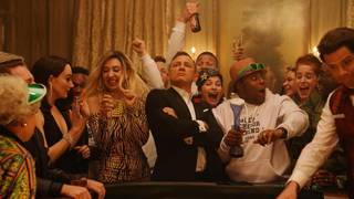 On <i>SNL</i>, Daniel Craig's retiring Bond finally loosens up with some craps